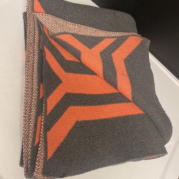 In 2 Green Recycled Blanket Throw Salmon Gray 65” by 48” - Picture 15 of 17